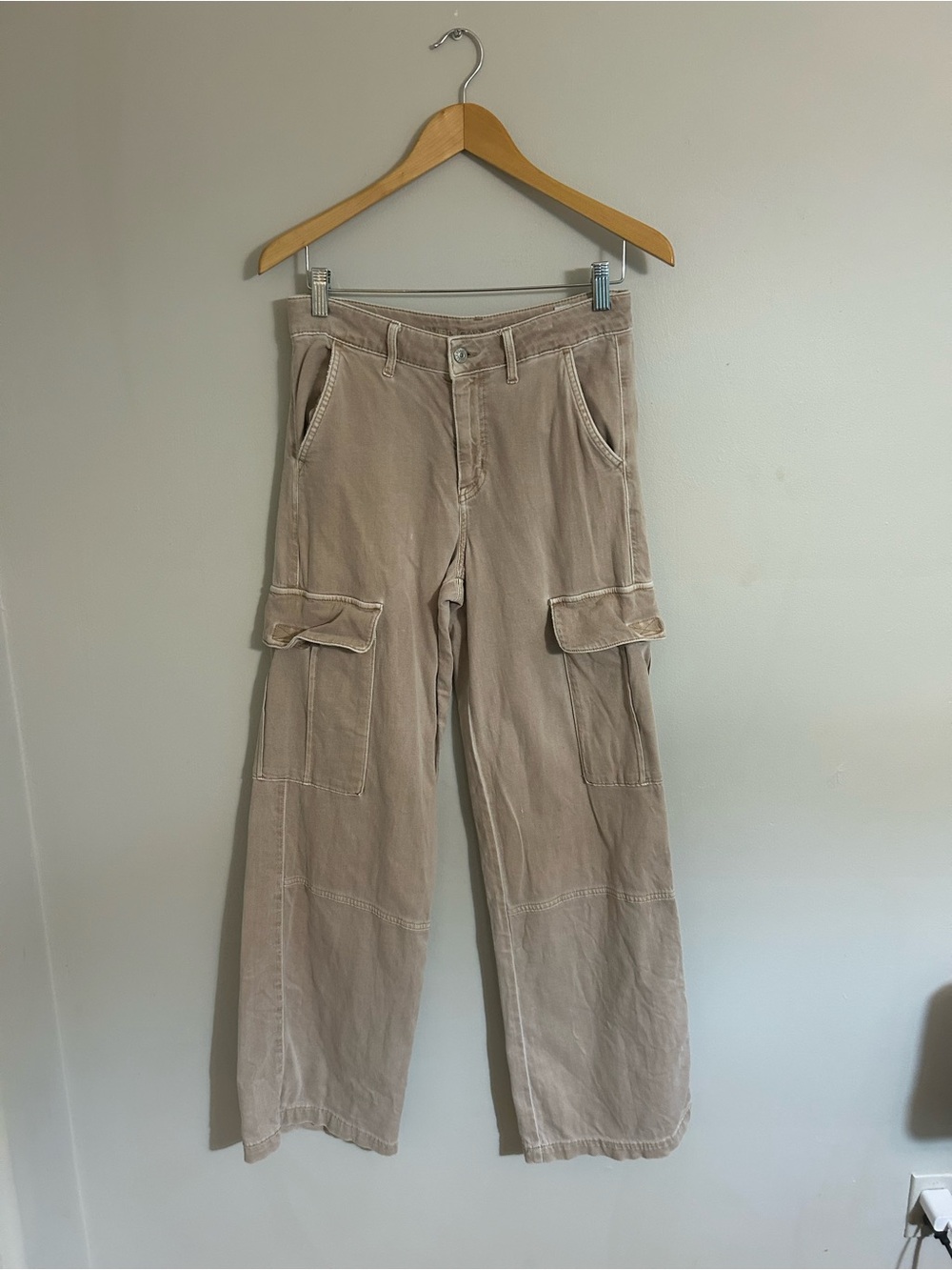 American Eagle Outfitters Beige Wide-Leg Cargo Jeans 4 long